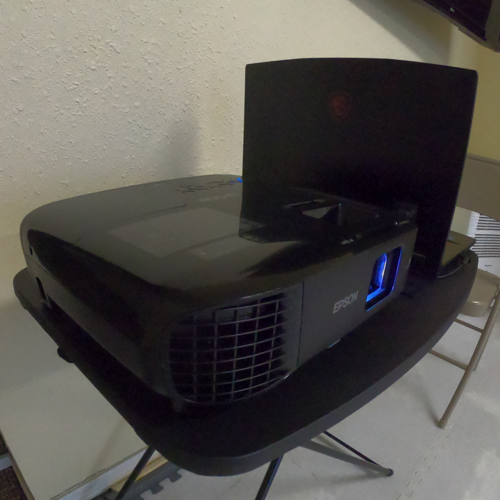 System examples HD gaming laptop and HD projector